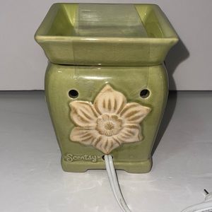 Daphne Scentsy warmer Green and beige brown